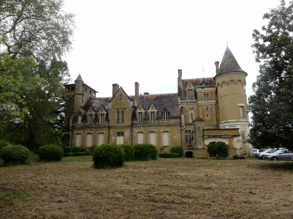 chateau Monbel